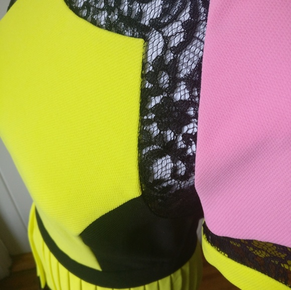 FRENCH CONNECTION - Picture 12 of 14